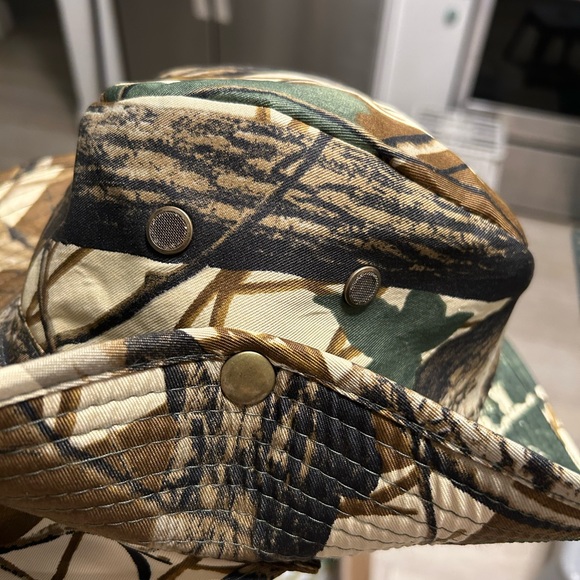 Ripped - Picture 6 of 7